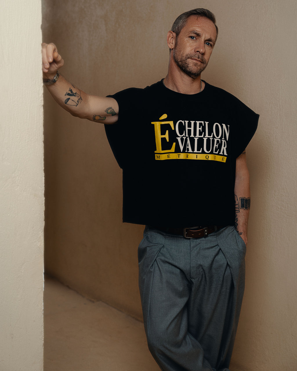L' Essentiel Boxy Tee-Obsidian Black With Golden Accents